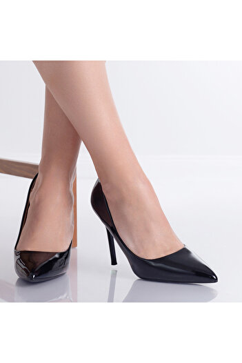 OEM Women's black heeled shoes made of patent leather Risam, 39