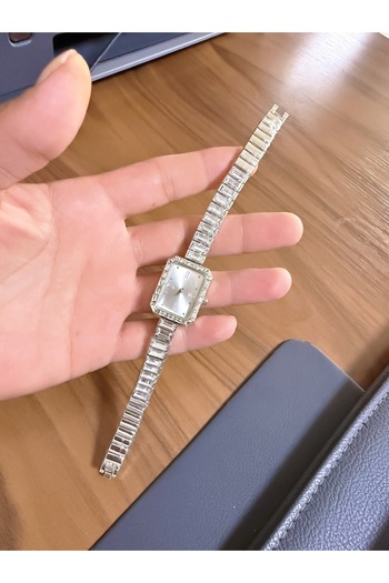 LOOQ New Zircon Stone Stylish Design Women's Wristwatch