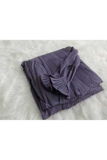 SNOOZYL A prayer rug with a pleated design, made of soft, comfortable and cool fabric to give you comfort and elegance.
