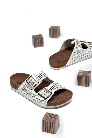 Raynok Women's Stone Buckle Comfortable Fit Slippers Orthopedic Walking Slippers White