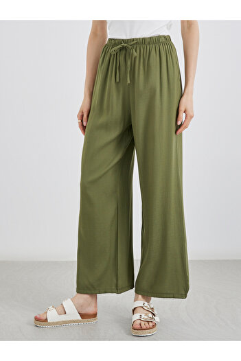 Styli Khaki Solid Drawstring Waist Pocket Detail Pants