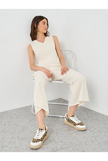 Styli Women Cream Sleeveless Top and Pants Co-Ords