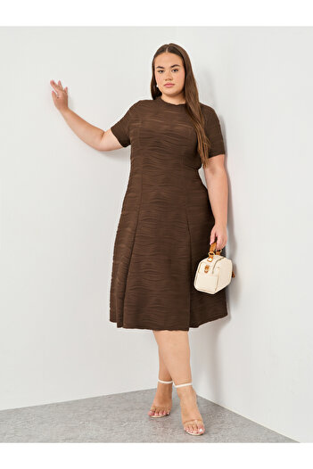 Styli Plus Midi Dress with Weave Texture Detail