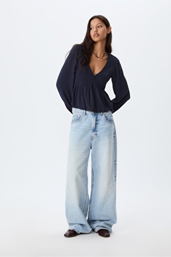 Stradivarius Loose-fitting long sleeve blouse