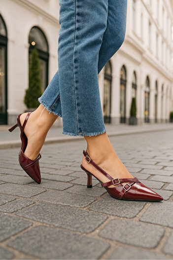 İmerShoes Günlük Kadın Bordo Sivri Burun Ayarlanabilir Kemer Detaylı Klasik Ince Topuklu Ayakkabı 922