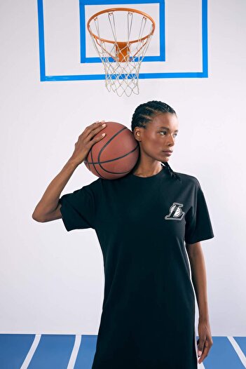 DeFacto DeFactoFit NBA Los Angeles Lakers Oversize Geniş Kalıp Pike Midi Elbise B9962AX24SM