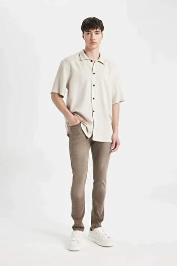 DeFacto Pedro Slim Fit Schmale Passform Normale Taille Schmaler Beinausschnitt Jeanshose C5874AX24SM