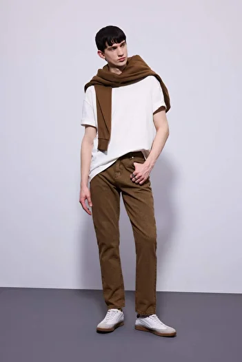 DeFacto Gerade Passform, normale Passform, normale Taille, Röhrenjeans, Hose B8319AX24SM
