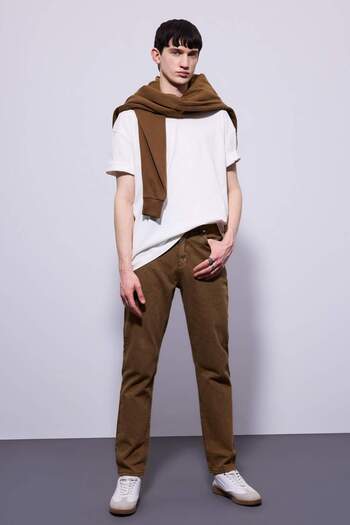 DeFacto Gerade Passform, normale Passform, normale Taille, Röhrenjeans, Hose B8319AX24SM