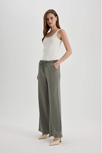 DeFacto Pantolon Wide Leg Geniş Bol Paça Yüksek Bel Cepli Bağcıklı Basic Düz Standart Boy C6596AX24SP