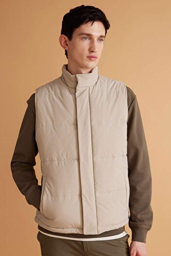 DeFacto Slim Fit Polo Neck Lined Seasonal Lightweight Vest with Zip-Up Snap Closure Pockets B6862Ax24Sp