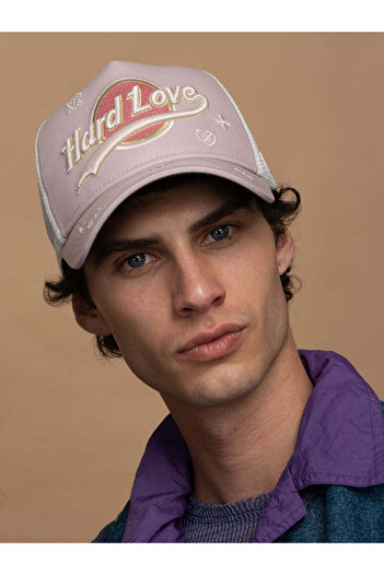 RustandRich Γυναικεία Ανδρικά Καπέλα σε σκόνη Urban Collection Hard Love Trucker Hat
