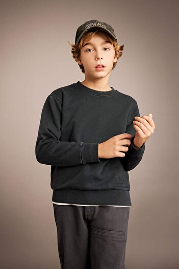 DeFacto Erkek Çocuk Bisiklet Yaka Yıkamalı Soluk Efektli Sweatshirt B7976a823cw