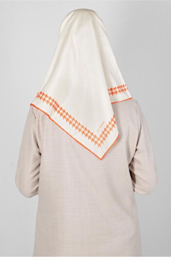 Alvina ALVINA Digital Plain Scarf 8137 - Cut and Model