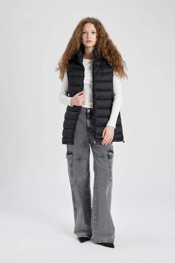 DeFacto Waterproof Hooded Vest - Regular Fit A0976ax23au