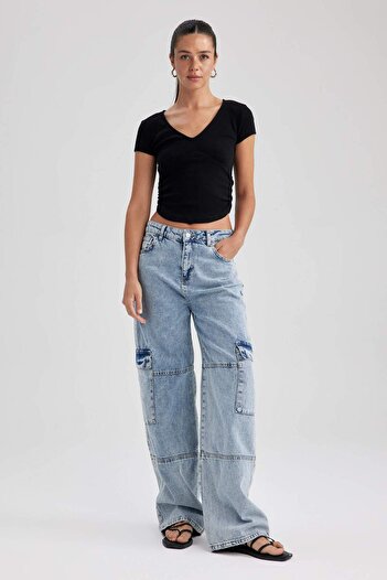 DeFacto V-Neck Slim Fit Ribbed Camisole Short Sleeve T-Shirt - B2022Ax23Hs