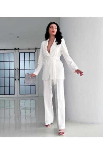 Moda İkra Set aus Blazerjacke mit Gürtel und Hose mit weitem Bein – Damen