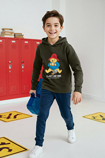 TRENDYOLKIDS Smaragdgrünes, bedrucktes Oversize-Strick-Sweatshirt mit Kapuze aus 100 % Baumwolle für Jungen TKDAW26SW00006