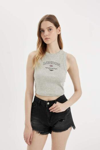 DeFacto Geripptes Camisole mit Rundhalsausschnitt für Sportler - D2160AX24HS