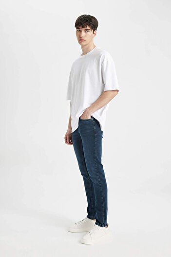 DeFacto Pedro Slim Fit Dar Kalıp Normal Bel Dar Paça Jean Pantolon C5875AX24SM