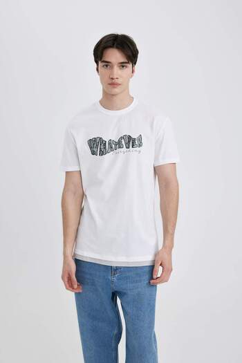 DeFacto Bedrucktes Kurzarm-T-Shirt mit Rundhalsausschnitt und normaler Passform B8483AX24SM