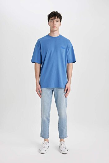 DeFacto 100% βαμβακερό Comfort Regular Fit Άνετη εφαρμογή Crew Neck εμπριμέ κοντομάνικο μπλουζάκι C2136AX24SM