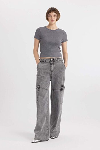 DeFacto Crew Neck Short Sleeve Washable Fitted T-Shirt B9229Ax24Sm
