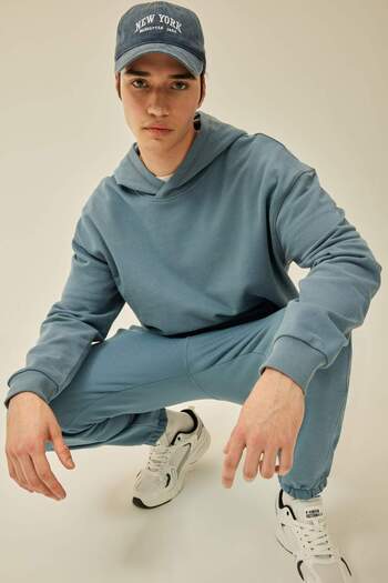 DeFacto %100 Pamuk Comfort Regular Fit Rahat Kalıp Kapüşonlu Kanguru Cepli Basic Düz Sweatshirt B4446AX24SP
