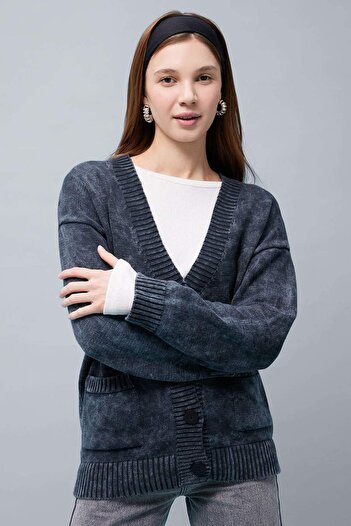 DeFacto Regular Fit V-Neck Button Washed Knitwear Cardigan B6877Ax23Wn