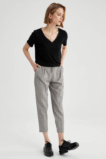 DeFacto Regular Fit V-Neck Basic κοντομάνικο μαύρο μπλουζάκι K5057AZ21SP