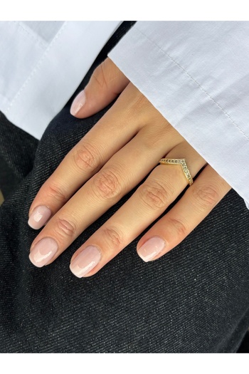Ressia V Model Stone Ring