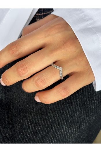 Ressia V Model Stone Ring