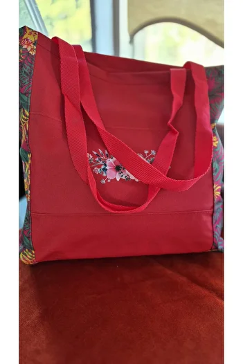 Makyajistanbul Shoulder Bag on the Market in the Sea