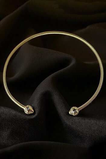 TAKIŞTIR Altın Renk Taş Detaylı Metal Choker Kolye