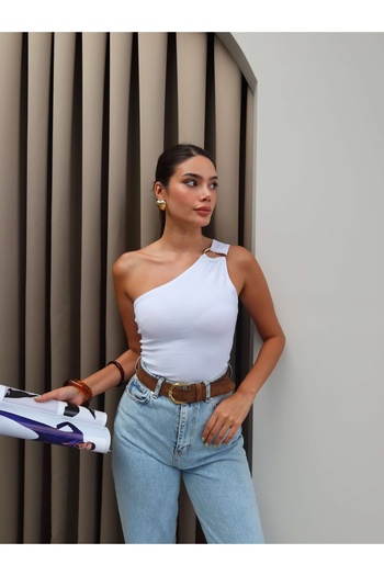 ESRAHELVACI Blouse with One Shoulder Accessory