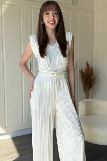 Dilay Gökoğlu Butik Padded Waist Detailed Crinkle Pleated Wide Leg White Jumpsuit
