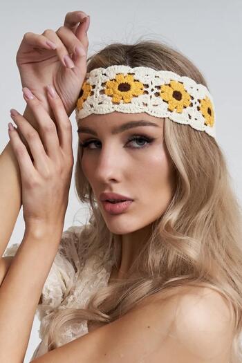 New Obsessions Knitted Daisy Hair Band