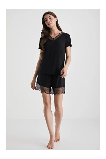 Penyemood Lace Detail V-Neck Short Sleeve Soft Textured Fabric Women's Shorts Pajama Set