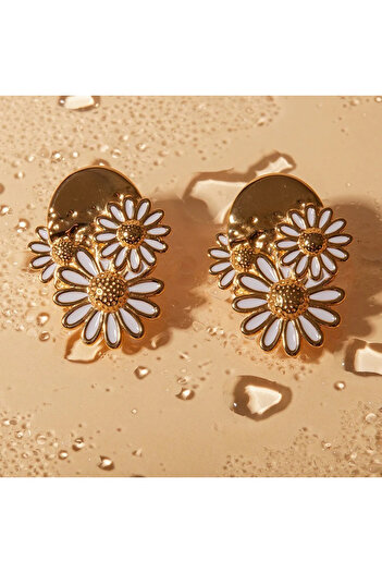 Eva Grace Fannia earrings, gold, floral pattern with daisies, made of 18K gold-plated stainless steel - Collection