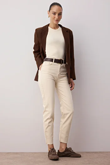 Trendyol Collection Ecru High Waist Slim Mom Jeans TWOSS23JE00094
