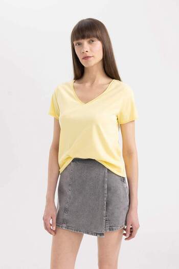 DeFacto Regular Fit V-Neck Basic Plain Short Sleeve T-Shirt K1507Az24Sm