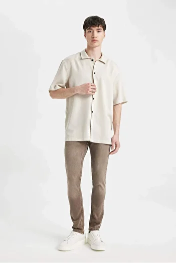 DeFacto Pedro Slim Fit Schmale Passform Normale Taille Schmaler Beinausschnitt Jeanshose C5874AX24SM