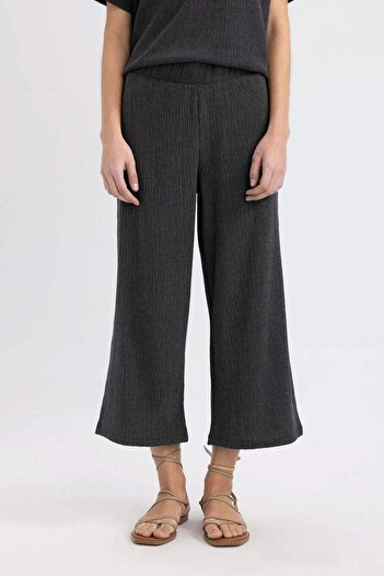 DeFacto Wide Leg Geniş Bol Paça Normal Bel Bürümcük Kapri Pantolon C4329AX24SP