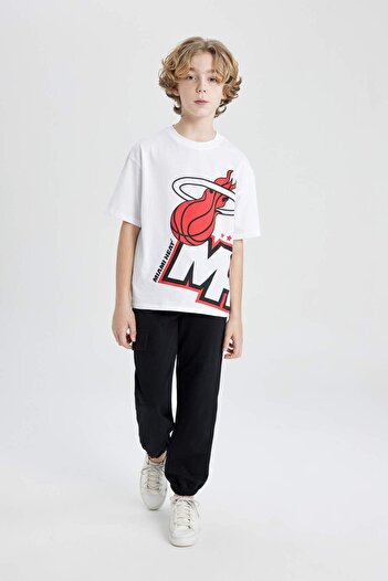 DeFacto Ανδρικό μπλουζάκι με κοντό μανίκι NBA Miami Heat Oversize με φαρδύ λαιμόκοψη C0390A824SM