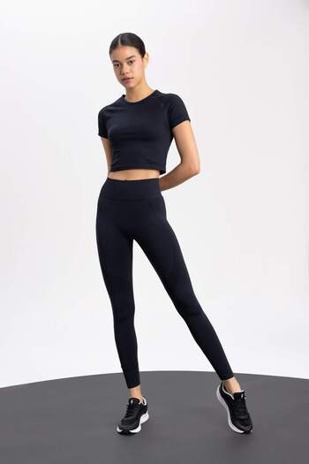DeFacto Defactofit Crop Crew Neck Athlete Seamless Short Sleeve T-Shirt B4568Ax24Sp
