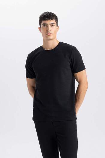 DeFacto Slim Fit Dar Kesim Bisiklet Yaka Kısa Kollu Basic Düz Siyah Tişört M6608AZ24SP