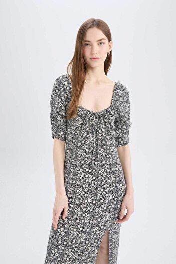 DeFacto Bodycon Vücudu Saran Kare Yaka Çiçek Desenli Bürümcük Yarım Kol Midi Elbise Z5262AZ24SP