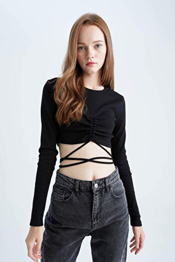DeFacto Coool Fitted Crew Neck Basic Tričko s dlouhým rukávem a výstřihem na zádech Y8391AZ22AU
