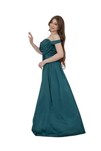 Nice Model Elegant Off-Shoulder Green Satin Evening Gown with Pleated Bodice & Side Train - Formal Dress