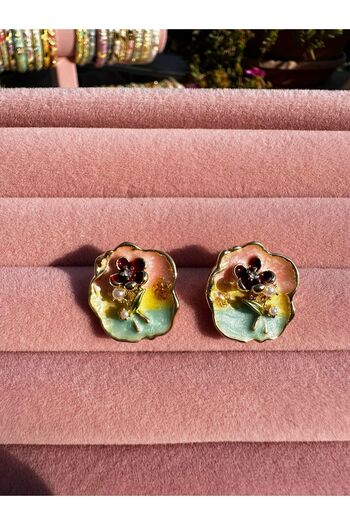 Mutenaura Vip Enamel Art Earrings
